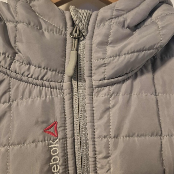 Rebook Woman’s zip hoody - Picture 2 of 4